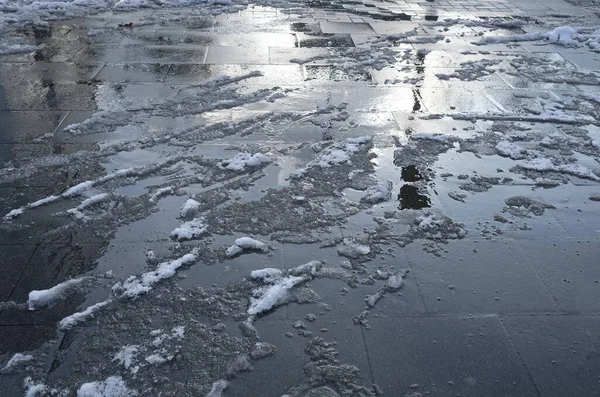 High Angle Shot Melting Snow Street Sunligh — Stock Photo, Image