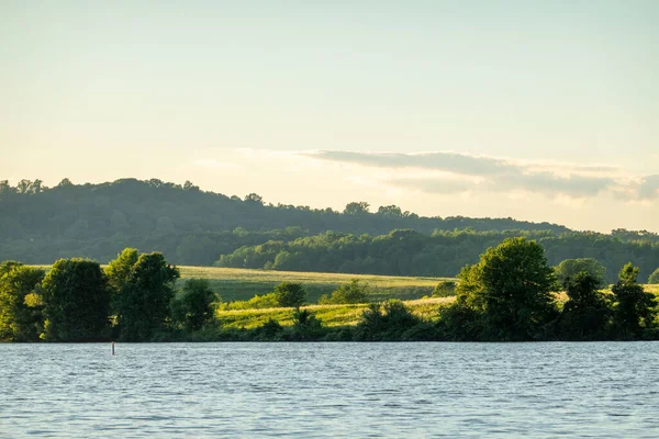 Une Belle Vue Sur Les Paysages Verdoyants Près Lac Heure — Photo