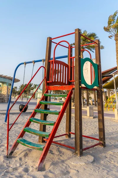 Яскравий Дитячий Майданчик Пляжному Парку Мухаррак Бахрейн — стокове фото