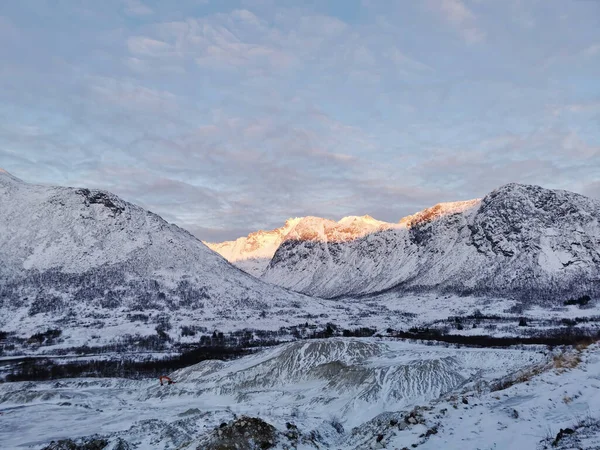 Μια Όμορφη Φωτογραφία Του Χειμώνα Στην Περιοχή Της Αρκτικής Hillesoy — Φωτογραφία Αρχείου