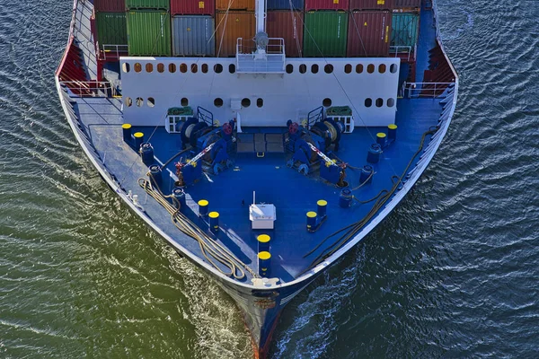 Malları Taşıyan Bir Geminin Yüksek Açılı Görüntüsü — Stok fotoğraf