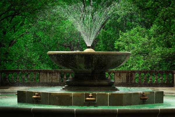 Una Bella Foto Della Fontana Giardino — Foto Stock