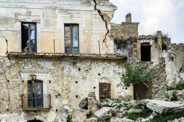 Talya Nın Basilicata Bölgesindeki Terk Edilmiş Binaların Kalıntıları — Stok fotoğraf