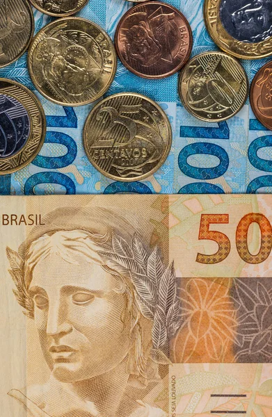 Вертикальный Снимок Бразильских Реалов Монет Концепция Финансирования — стоковое фото