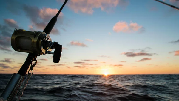 Eine Haferangelrute Über Einer Schönen Bewölkten Meereslandschaft — Stockfoto