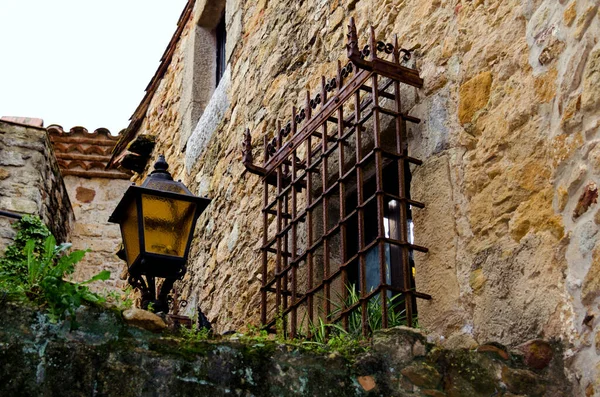 Tiro Ângulo Baixo Poste Luz Retro Decorativo Cidade Pals Girona — Fotografia de Stock