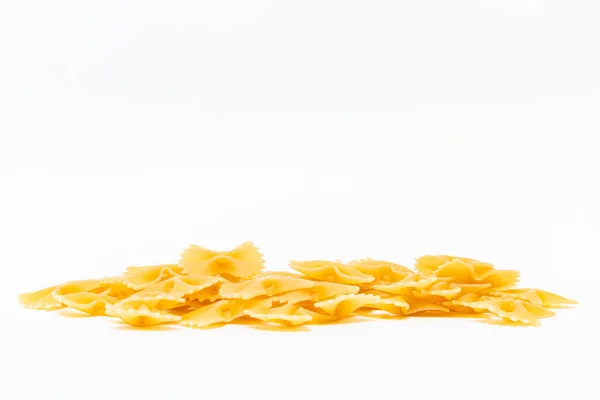 Eine Nahaufnahme Roher Italienischer Pasta Isoliert Auf Weißem Hintergrund — Stockfoto