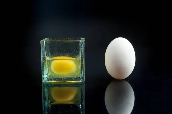 Raw Egg Yolk Glass Bowl Isolated Black Background — Stock fotografie