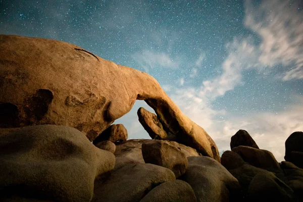 Arch Rock Στο Δέντρο Joshua — Φωτογραφία Αρχείου