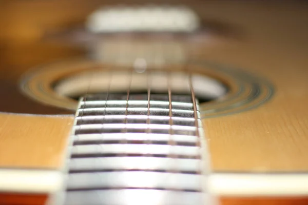 Close Uma Guitarra Acústica Backgrou Desfocado — Fotografia de Stock