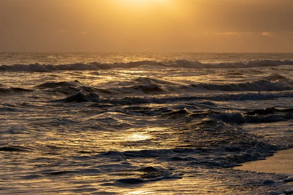 Прекрасний Знімок Океанічних Хвиль Заході Сонця — стокове фото