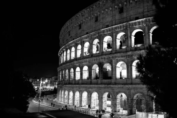 Fotografia Nocturna Del Exterior Del Coliseo Romano —  Fotos de Stock