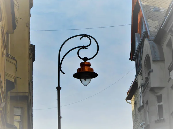 Colpo Angolo Basso Una Bella Lampada Luminosa Strada — Foto Stock