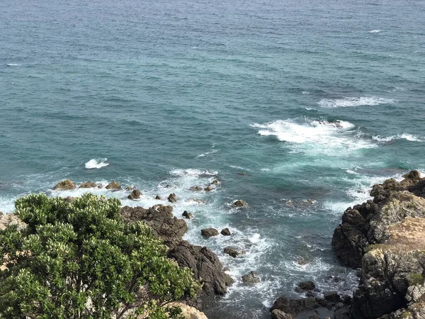 Paisaje Fascinante Las Olas Del Mar Costa Rocosa Con Horizonte —  Fotos de Stock