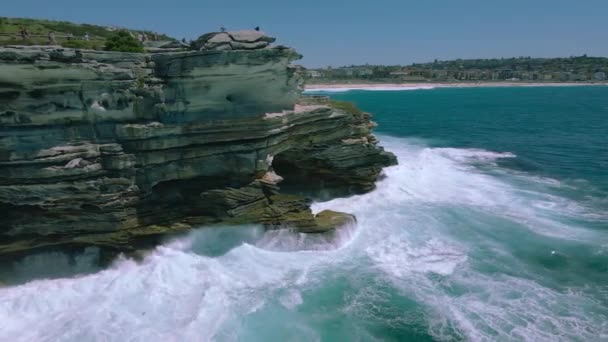 Létání Před Útes Objevování Bondi Beach Úžasný Pohled — Stock video