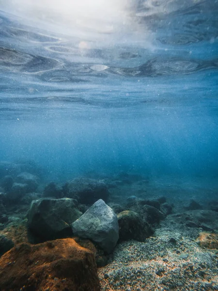 Plan Vertical Une Scène Sous Marine Avec Pierres Roc — Photo