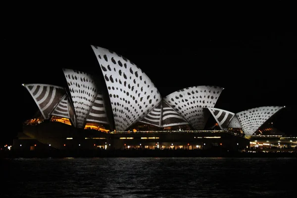 Sydney Australia Cze 2016 Opera Sydney Nocą Projekcją Sztuki Aborygeńskiej — Zdjęcie stockowe