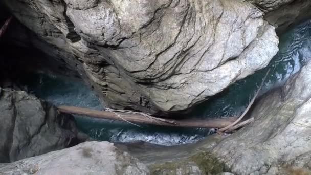 Красивый Водопад Горах — стоковое видео