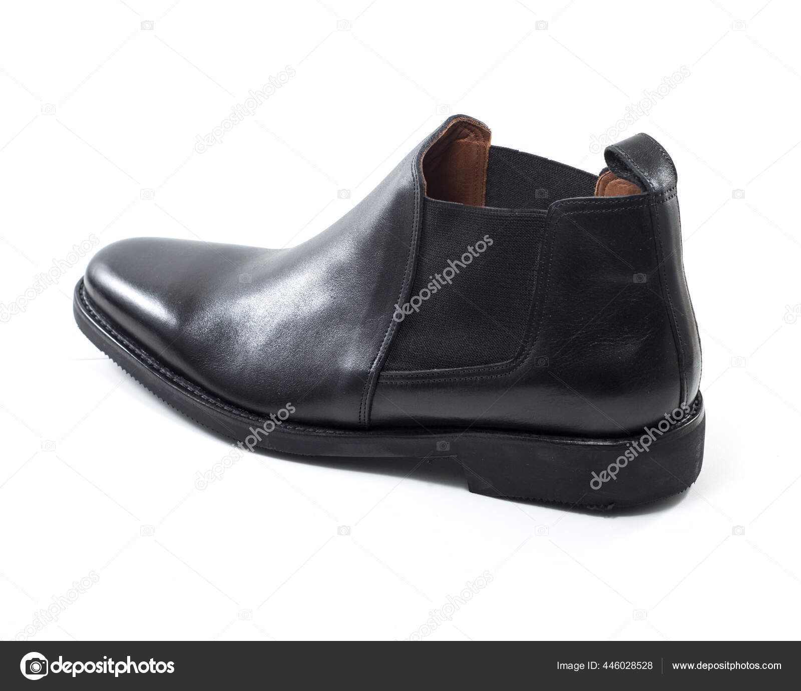 Los invitados Torrente Reino Primer Plano Zapatos Hombre Cuero Negro Aislados Sobre Fondo Blanco:  fotografía de stock © Wirestock #446028528 | Depositphotos