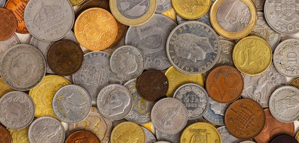 Крупный План Золотой Монеты Швейцарии Монет Нескольких Стран — стоковое фото