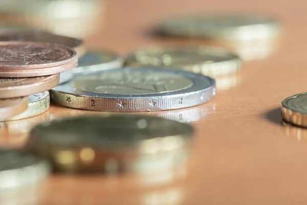 Egy Közeli Kép Színes Euroérmékről Asztal Felületén — Stock Fotó