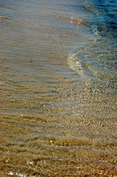 Colpo Verticale Acqua Increspata Sulla Sabbia — Foto Stock