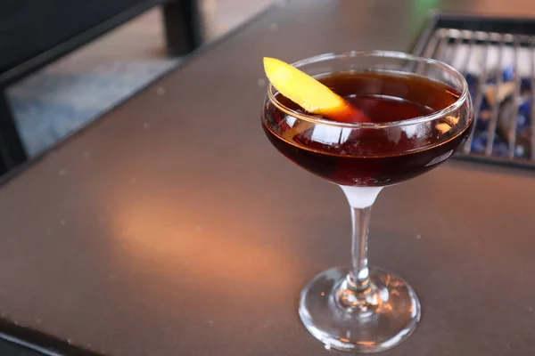Een Close Shot Van Fancy Bourbon Cocktail Met Een Citrus — Stockfoto