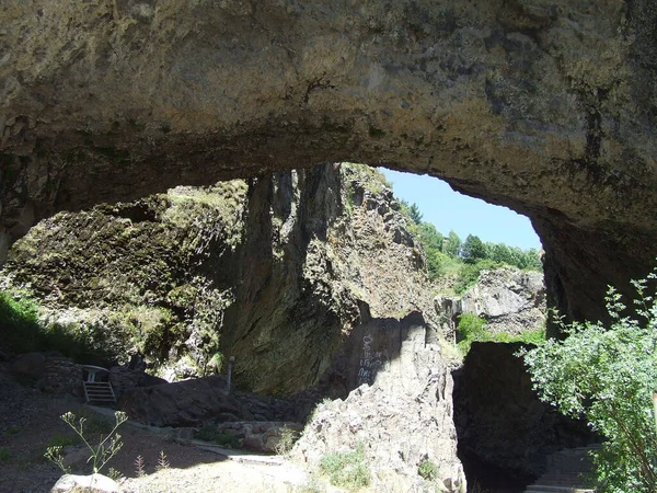 Una Cueva Rocosa Región Vayots Dzor Armenia Verano —  Fotos de Stock