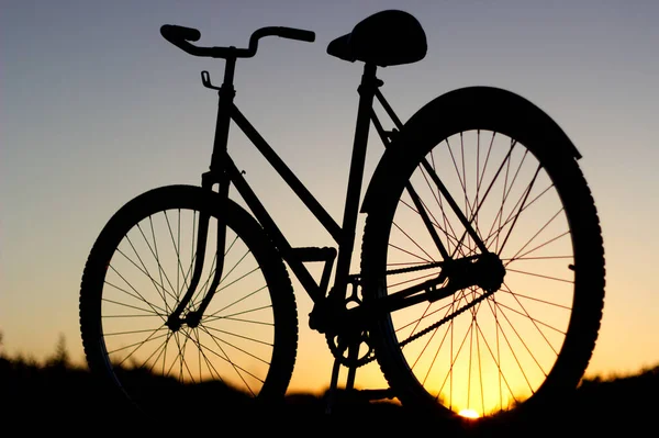 Primer Plano Una Bicicleta Vintage Estacionada Afuera Atardecer — Foto de Stock