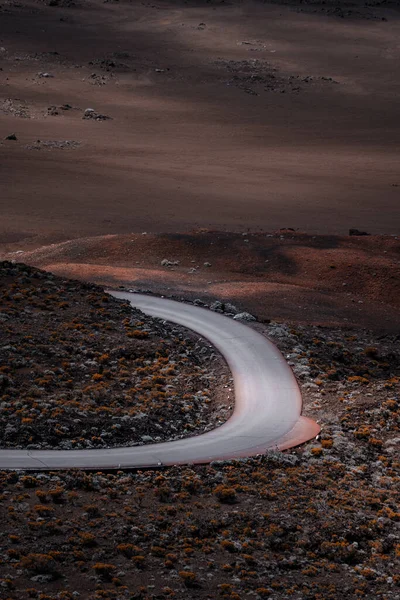 Una Vista Panorámica Camino Curvo Vacío Lado Una Colina — Foto de Stock