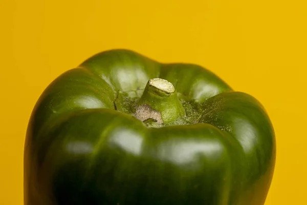 Gros Plan Peau Vert Contrastée Réfléchissante Paprika Poivron — Photo