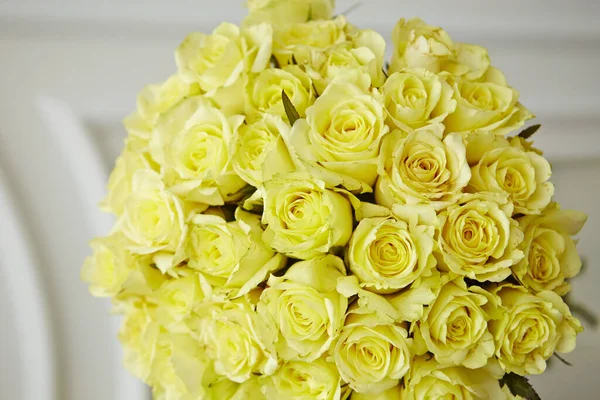 Bouquet Rose Gialle Sfondo Sfocato — Foto Stock