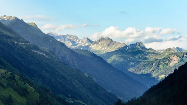 Чудовий Краєвид Гірську Місцевість Бедретто Швейцарія — стокове фото