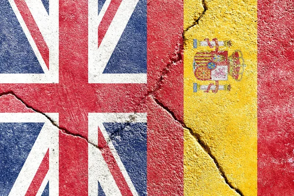 Рендеринг Флага Великобритании Испании Трещиноватой Поверхности Конфликт Политике — стоковое фото