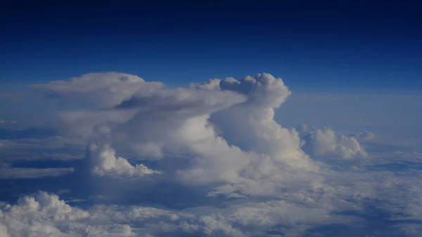 Воздушный Снимок Голубого Неба Белых Облаков — стоковое фото