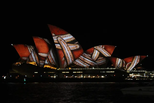 Sydney Ausztrália 2016 Június Sydney Operaház Éjszaka Őslakos Művészeti Vetítéssel — Stock Fotó