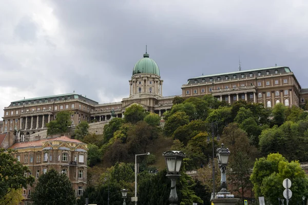 Μια Όμορφη Θέα Του Βασιλικού Κάστρου Της Βούδας Στη Βουδαπέστη — Φωτογραφία Αρχείου