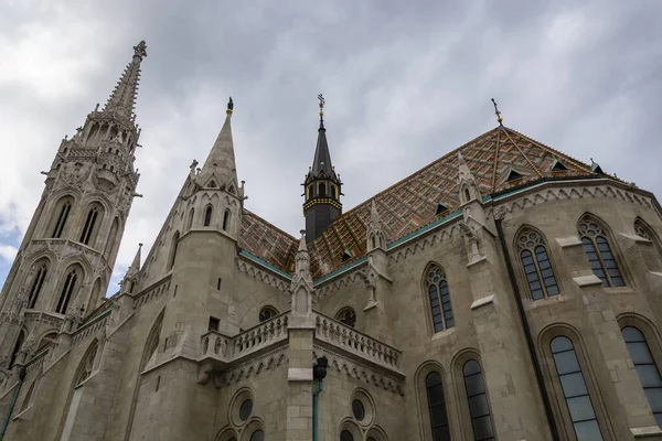 Budapesti Szent Mátyás Templom Alacsony Szögletű Képe — Stock Fotó
