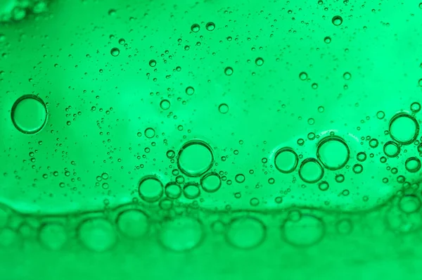 Een Macro Shot Van Zeepbellen Groene Achtergrond — Stockfoto
