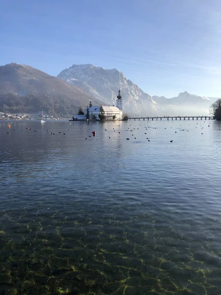 Zima Gmundenu Zámkem Schloss Orth Horní Rakousko Salzkammerg — Stock fotografie