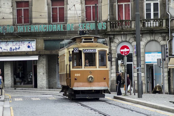 Oporto Portogallo Lug 2015 Filobus Vecchio Marrone Vie Del Portogallo — Foto Stock