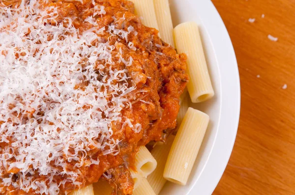 Carne Bovina Rigatoni Costela Curta Com Herança Tomate Sauxe Queijo — Fotografia de Stock