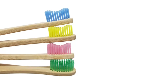 Vier Bunte Zahnbürsten Isoliert Auf Weißem Hintergrund — Stockfoto