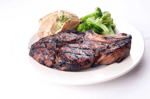 Sappige Gegrilde Rib Steak Met Gebakken Aardappel Groenten — Stockfoto