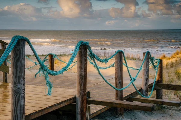 Tom Strand Med Skyet Himmel Havet - Stock-foto