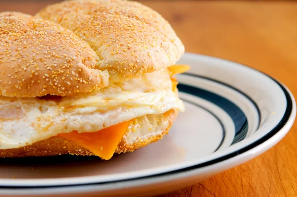 Ovos Fritos Pão Com Queijo Salsicha Patty — Fotografia de Stock