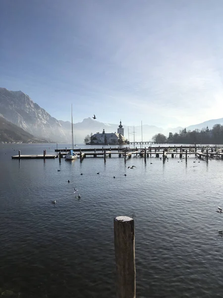 Winter Gmunden Met Kasteel Schloss Orth Opper Oostenrijk Salzkammerg — Stockfoto