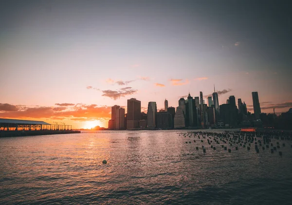 Een Prachtige Zonsondergang Landschap Van Wolkenkrabbers Moderne Stad Brooklyn Usa — Stockfoto