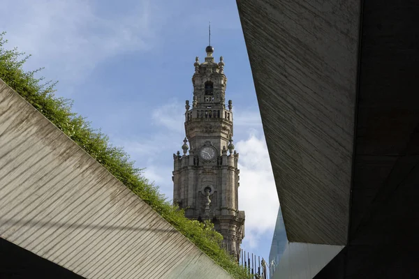 Famosa Torre Clerigos Casas Antiguas Ciudad Porto —  Fotos de Stock