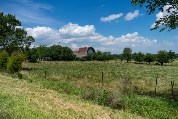 Beautiful View House Field Trees Sunny Summer Day — Stock Photo, Image